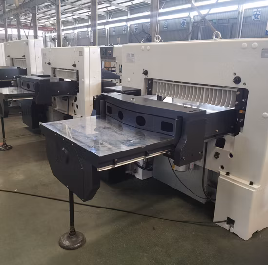 Machine de découpe de papier automatique industrielle, coupe-guillotine de papier de contrôle de programme (92K)